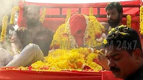 സമാധിക്ക് വേണ്ടി പുതിയ കല്ലറ, മൃതദേഹവുമായി ഘോഷയാത്ര; നെയ്യാറ്റിൻകര ഗോപൻ്റെ സംസ്കാര ചടങ്ങുകൾ ആഘോഷമാക്കി കുടുംബം
