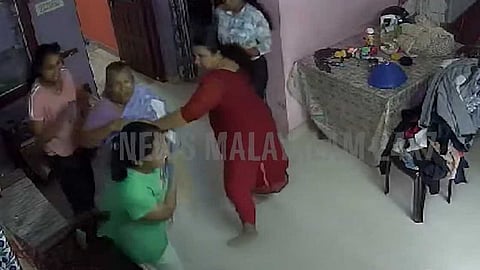 ഇരവിപുരത്ത് ബന്ധുക്കൾ ചേർന്ന് മർദിച്ചെന്ന് യുവതിയുടെ പരാതി