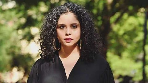 ഹിന്ദു മതവികാരം വ്രണപ്പെടുത്തിയെന്ന് പരാതി; മാധ്യമപ്രവർത്തക റാണ അയൂബിനെതിരെ കേസെടുക്കാമെന്ന് കോടതി