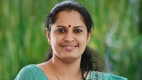 ദിവ്യയുടെ ആരോപണം സാധൂകരിക്കുന്ന സാഹചര്യ തെളിവുകൾ ലഭിച്ചു, നവീൻ ബാബുവിൻ്റെ മരണ കാരണം പുറത്ത്; കുറ്റപത്രത്തിലെ വിശദാംശങ്ങൾ
