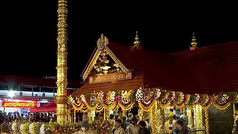 ഭക്തി സാന്ദ്രമായി സന്നിധാനം, ശബരിമല നട തുറന്നു; മകരവിളക്ക് പൂജകൾ നാളെ മുതൽ