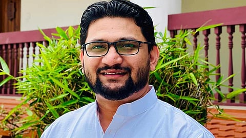 "സ്ത്രീകളോട് മാന്യമായി പെരുമാറിയില്ലെങ്കിൽ മോന്ത അടിച്ച് പൊളിക്കും"; പഞ്ചായത്ത് സെക്രട്ടറിക്ക് മുഹമ്മദ് മുഹ്സിൻ എംഎൽഎയുടെ ഭീഷണി