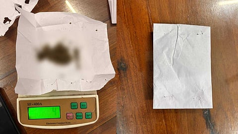 വിദ്യാർഥിനിക്ക് കിട്ടിയ പാഴ്സലിൽ കഞ്ചാവ്; കാര്യവട്ടം ക്യാമ്പസിലെ ഗവേഷണ വിദ്യാർഥിനിക്ക്
ലഭിച്ചത് 4 ഗ്രാമിൻ്റെ പൊതി
