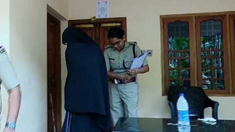 വീട്ടിലെ പ്രസവത്തിൽ യുവതി മരിച്ച സംഭവം: പ്രസവമെടുക്കാൻ സഹായിച്ച സ്ത്രീയും, മകനും അറസ്റ്റിൽ