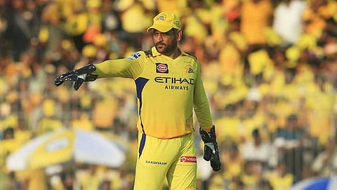 പ്രായത്തെ പരിഹസിച്ച് 43കാരൻ ചരിത്രം രചിക്കുന്നു; വിസ്മയമായി ചെന്നൈയുടെ തല