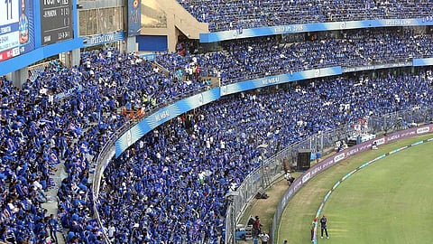 ഐപിഎൽ മത്സരത്തിനെത്തിയ മുംബൈ കോടതി ജഡ്ജിയുടെ ഐഫോൺ മോഷണം പോയി; സംഭവം വാങ്കഡെ സ്റ്റേഡിയത്തിൽ