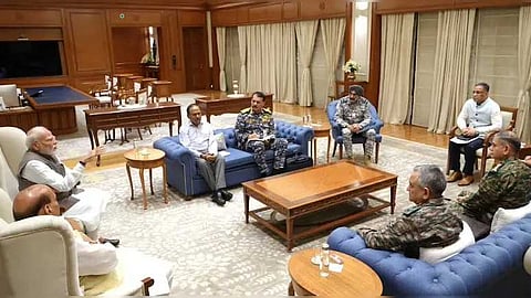 ഡല്ഹിയില് മാരത്തോണ് ചർച്ചകള്; സേനാ മേധാവിമാരുമായി പ്രധാനമന്ത്രിയുടെ വസതിയില് ഉന്നതതല യോഗം