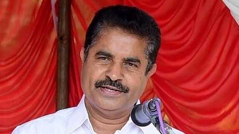 മാങ്കൂട്ടത്തിലിനെതിരെ ലഭിച്ച പരാതി കെപിസിസി പ്രസിഡൻ്റ് ഡിജിപിക്ക് കൈമാറി, അന്വേഷണം നടത്തേണ്ടത് പൊലീസ്: അടൂർ പ്രകാശ്