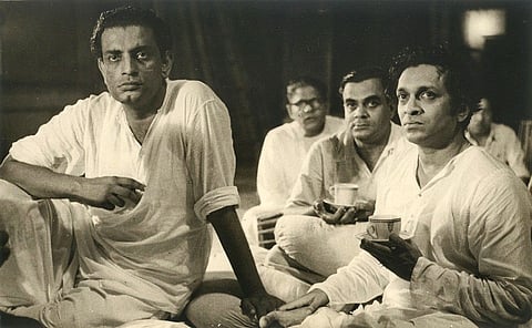 പഥേർ പാഞ്ചാലിയുടെ റെക്കോഡിങ്ങിനിടെ സത്യജിത് റായിയും സംഗീതസംവിധാനം നിർവഹിച്ച പണ്ഡിറ്റ് രവിശങ്കറും