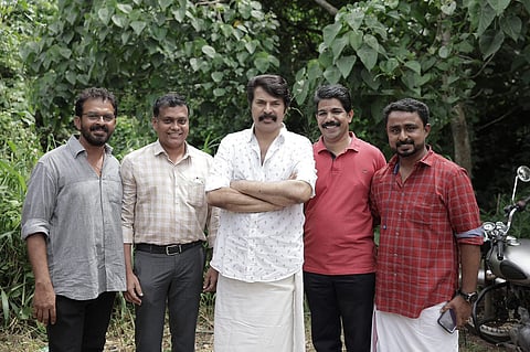 മമ്മൂട്ടിയുടെ മാനേജർ എസ്.ജോർജ്,ആലുവ രാജഗിരി ഹെൽത്ത് കെയർ പ്രമോഷൻസ് വൈസ് പ്രസിഡന്റ് ജോസ് പോൾ,കൊച്ചി സൗത്ത് എ.സി.പി പി.രാജ്കുമാർ,റോബർട്ട് കുര്യാക്കോസ് എന്നിവർ മമ്മൂട്ടിക്കൊപ്പം