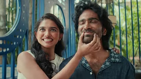 പ്രദീപ് രംഗനാഥനും മമിത ബൈജുവും 'ഡ്യൂഡ്' ട്രെയിലറിലെ ഒരു രംഗത്തിൽ
