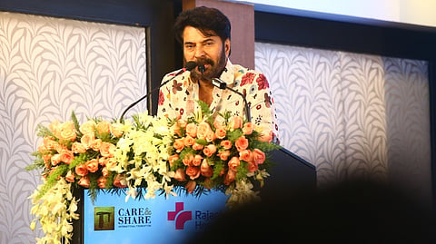 കെയർ ആൻഡ് ഷെയർ ഇന്റർനാഷണൽ ഫൗണ്ടേഷൻ, ആലുവ രാജഗിരി ആശുപത്രിയുമായി സഹകരിച്ച് നടപ്പാക്കുന്ന കാതോട് കാതോരം പദ്ധതിയുടെ ഉദ്ഘാടനച്ചടങ്ങിൽ മമ്മൂട്ടി സംസാരിക്കുന്നു