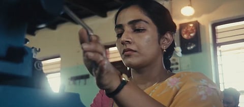 ഫെഫ്ക റൈറ്റേഴ്സ് യൂണിയൻ ഷോർട്ട് ഫിലിം ഫെസ്റ്റിവലിൽ മികച്ചനടിക്കുള്ള പുരസ്കാരം നേടിയ രജിഷ വിജയൻ(കോവർട്ടി)