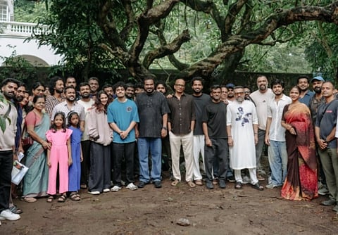 മധു സി നാരായണൻ സംവിധാനം ചെയ്യുന്ന പുതിയ ചിത്രത്തിന് തുടക്കംകുറിക്കുന്ന ചടങ്ങിൽ അഭിനേതാക്കളും അണിയറപ്രവർത്തകരും