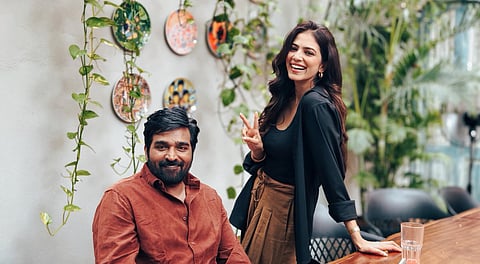 വിജയ് സേതുപതിക്കൊപ്പം മാളവിക മോഹനൻ. മാളവിക ഇൻസ്റ്റഗ്രാമിൽ പങ്കുവെച്ച ചിത്രം