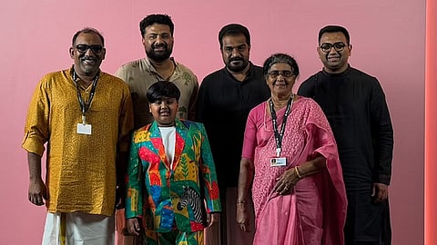 ബുസാൻ അന്താരാഷ്ട്ര ചലച്ചിത്രമേളയുടെ റെഡ്കാർപ്പറ്റിൽ 'ചെവിട്ടോർമ്മ'യുടെ അഭിനേതാക്കളും അണിയറപ്രവർത്തകരും