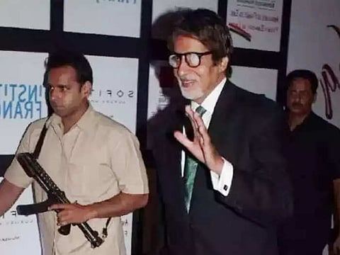 अमिताभ बच्चन यांच्या बॉडीगार्डची बदली, कोट्यवधींच्या पगाराचा तपास सुरु