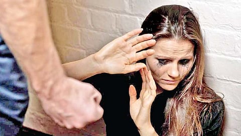 महिला : कौटुंबिक हिंसाचाराचे वास्तव