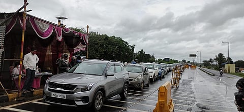 पुणे-बेंगलोर महामार्गावर सीमाभागाची कोंडी; कर्नाटकची मनमानी
