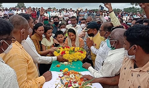 कोल्हापूर : कुटवाडचे जवान राजेंद्र पाटील यांच्या पार्थिवावर अंत्यसंस्कार