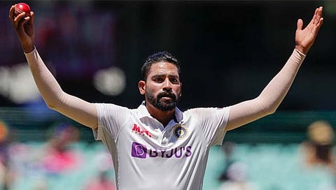 भारताचा वेगवान गोलंदाज मोहम्मद सिराज याने सलग दोन चेंडूवर इंग्लंडच्या दोन फलंदाजांना तंबूत धाडले.