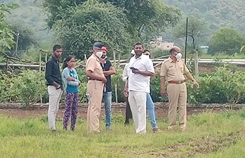सख्ख्या चुलत भावांमध्ये शेतात गाय बांधल्यावरून मारामारी; आईचा मृत्यू
