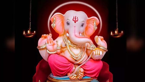गणेश उत्सव २०२३ : आरती श्री गणपतीची (हिंदी)