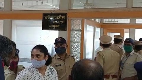 पिंपरी महापालिका आयुक्त राजेश पाटील यांच्या दालनात शाई फेक