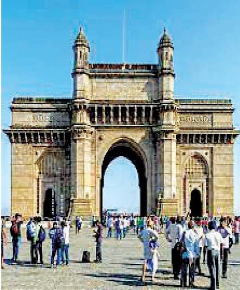 मुंबई वार्तापत्र : सत्ता मग्न राजा, तळमळे अवघी प्रजा!