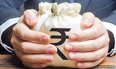 Stock Market Updates | शेअर बाजारात तेजी कायम, पण डॉलरच्या तुलनेत रुपयाची विक्रमी घसरण