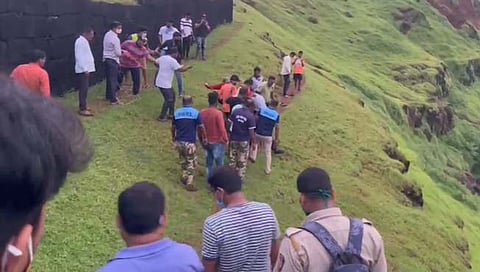 रत्नदुर्ग किल्ल्यावरील कड्यावरून घसरला, दैव बलवत्तर म्हणूनच 'तो' वाचला