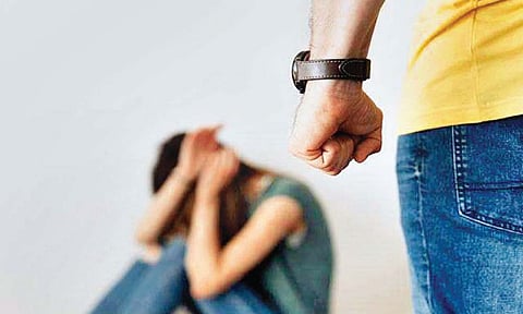 कौटुंबिक हिंसाचार आणि महिलांचा आत्मसन्मान