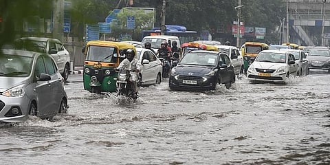 दिल्लीला पुन्हा एकदा मुसळधार पावसाने झाेडपून काढले.