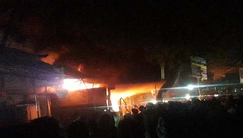 : इंडोनेशिया मधील कारागृहात आग लागून ४१ कैद्यांचा होरपळून मृत्यू झाला.