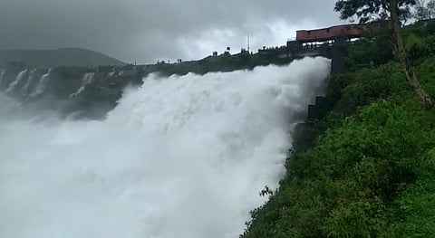 भंडारदरा धरण अखेर ओव्हरफ्लो