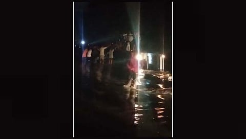 जालना : परतूरजवळ श्रीष्टी येथे एसटी पुराच्या पाण्यात कोसळली