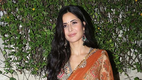 Katrina Kaif ची ऑरेंज साडीत परफेक्ट फिगर