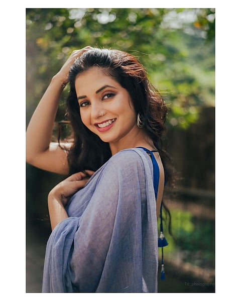 Sayali Sanjeev : नमस्कार गायकवाड वहिनी कशा आहात? लवकर लाडू वाटा !!