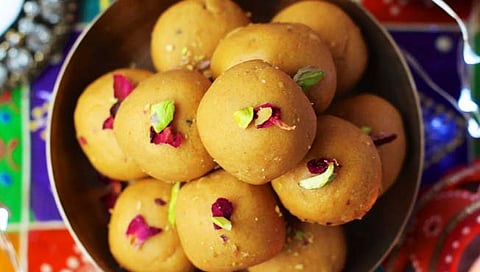 Diwali Besan Ladu Recipe : तोंडात लगेच विरघळतील असे बेसणाचे लाडू कसे बनवावेत?