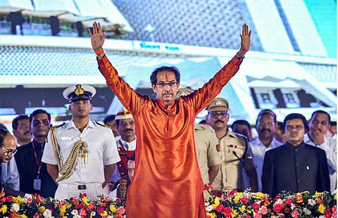 भाजपची अवस्था वाघ कळपात शिरलेल्या मेंढरासारखी; सेनेची टीका