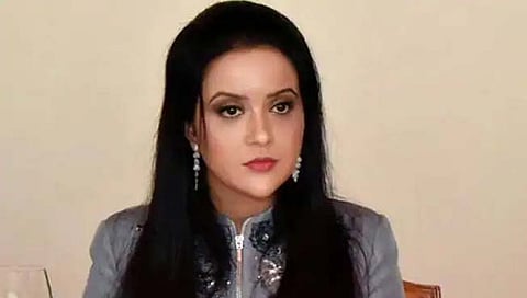 #अमृता फडणवीस म्हणाल्या, देशमुख, परमबीर सिंग हनीमूनला गेलेत का?
