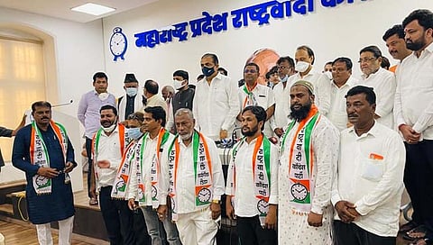उदगीरमधील एमआयएमच्या पाच नगरसेवकांनी राष्ट्रवादीत प्रवेश केला आहे.