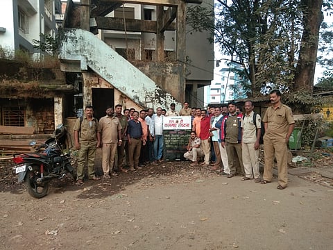 प्रलंबित मागण्यांसाठी महाड एसटी आगारामध्ये पहाटेपासून बंद आंदाेलन