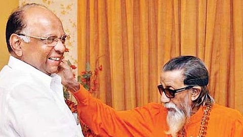 बाळासाहेब ठाकरे आणि शरद पवार यांच्यातील राजकारणा पलिकडील मैत्री हा नेहमीच चर्चेचा विषय ठरला.