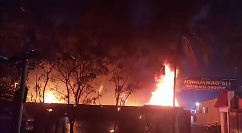 Bhiwandi fire : भिवंडीत लग्नाच्या हॉलला भीषण आग; २० ते २५ दुचाकी जळून खाक