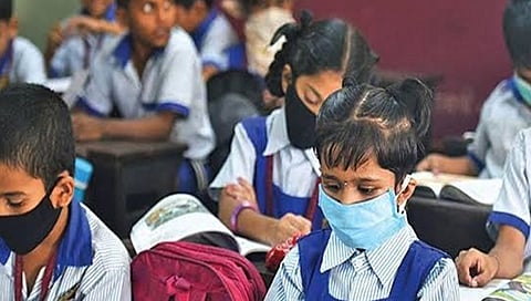 Delhi School : दिल्लीतील शाळा, महाविद्यालये सोमवारपासून सुरू होणार
