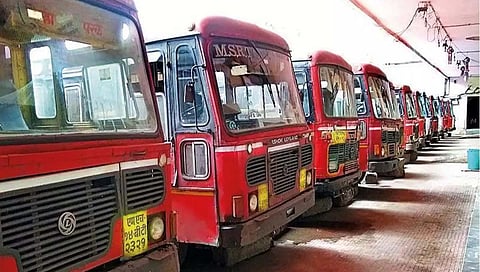 ST Strike Mumbai : एसटी कामगार विलिनीकरण होईपर्यंत संपावर ठाम; राज्य सरकारचा नेमका प्रस्ताव काय?