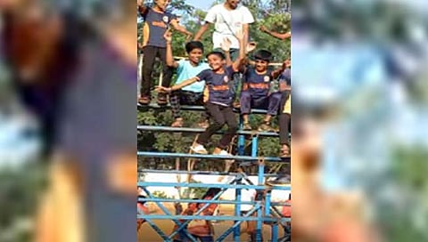 हलगीच्या ठेक्यावर रंगला आणि सोशल मीडियावर व्हायरल झाला
