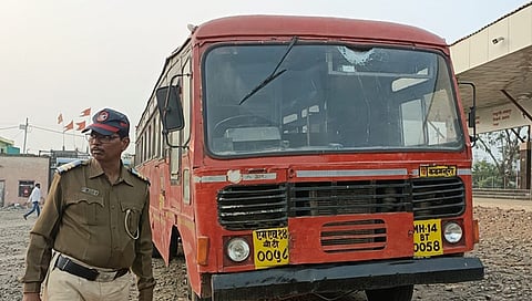Hingoli Stones Throwing : कळमनुरी आगारातून निघालेल्या बसवर दगडफेक; प्रवासी सुखरूप