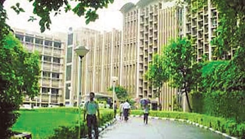मुंबई : आयआयटी कॅम्पस प्लेसमेंटमध्ये तब्बल १२०० जणांना मिळाल्या नोकर्या, नामांकित कंपन्यांकडून ऑफर्स